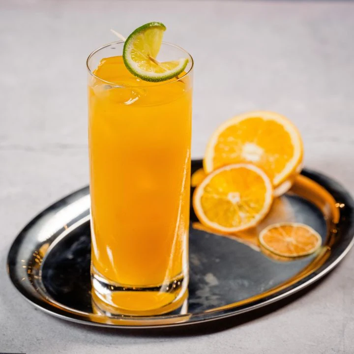 JOHNNIE WALKER LEMONADE HIGHBALL